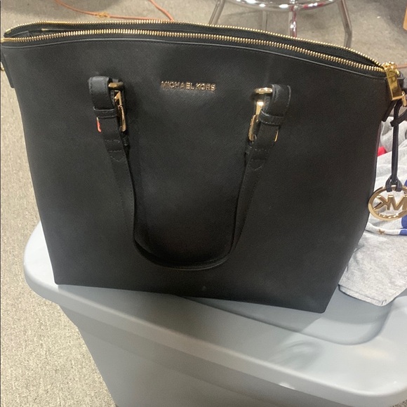 MICHAEL KORS KARLA MULTIFUNCTIONAL BLACK LARGE TOTE 5214 - Picture 9 of 15